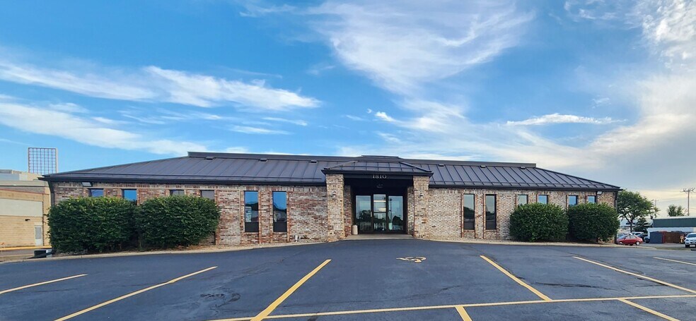 More Photos Of 1810 Crestview Dr, Hudson Office For Lease