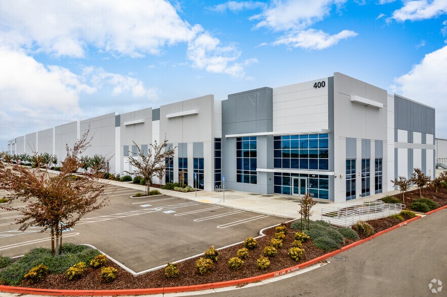 More Photos Of 400 Park Center Dr, Patterson Warehouse For Lease