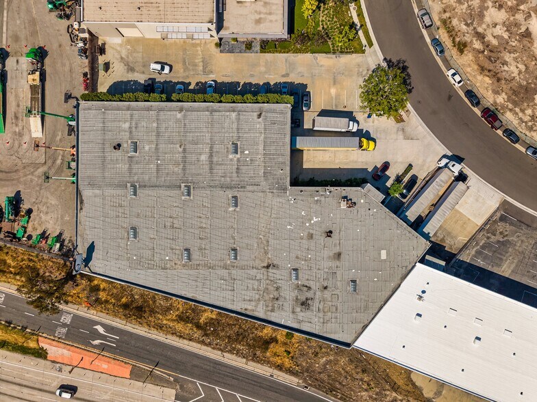 More Photos Of 3060 Airport Way, Long Beach Warehouse For Lease