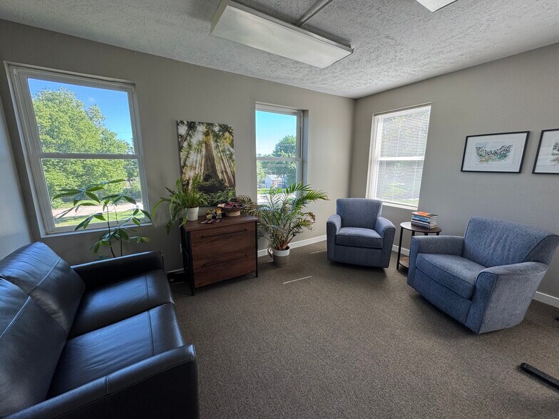 More Photos Of 2100 S 51st St, Omaha Religious Facility For Sale