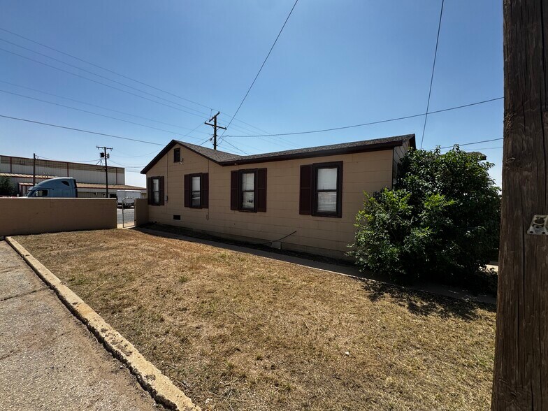 Primary Photo Of 911 S Grimes St, Hobbs Industrial For Lease