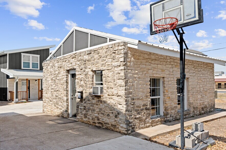 More Photos Of 20 Tate Ln, Round Rock Apartments For Sale