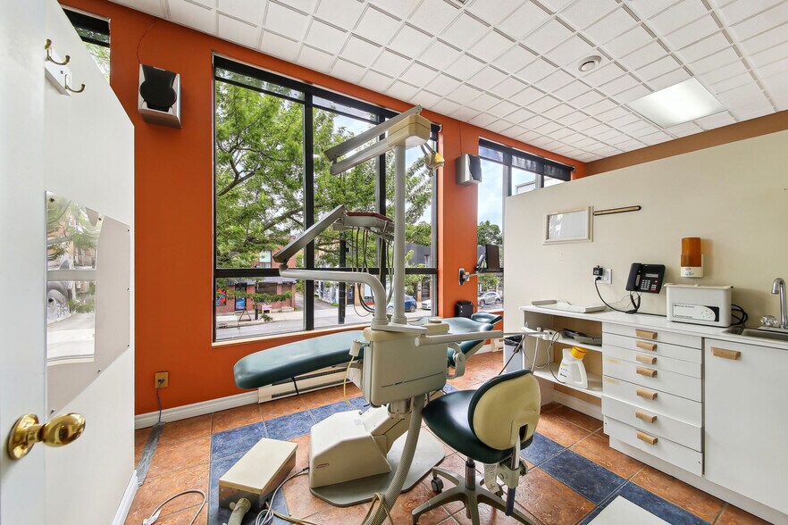 More Photos Of 150 Rue Jarry E, Montréal Storefront Retail Office For Lease