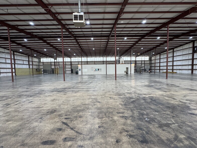 More Photos Of 160 Industrial Dr, Jackson Distribution For Lease