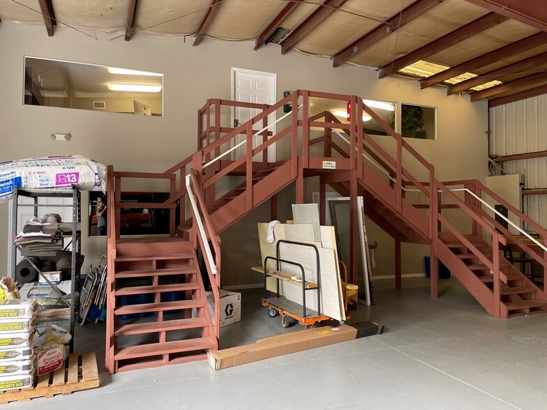 More Photos Of 777 Wesley Ave, Tarpon Springs Warehouse For Lease