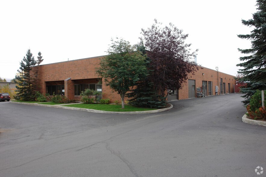 More Photos Of 2000 W International Airport Rd, Anchorage Light Distribution For Lease