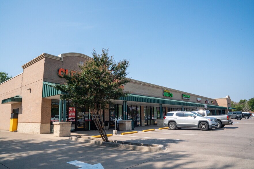 More Photos Of 5400-5420 Basswood Blvd, Fort Worth Unknown For Lease