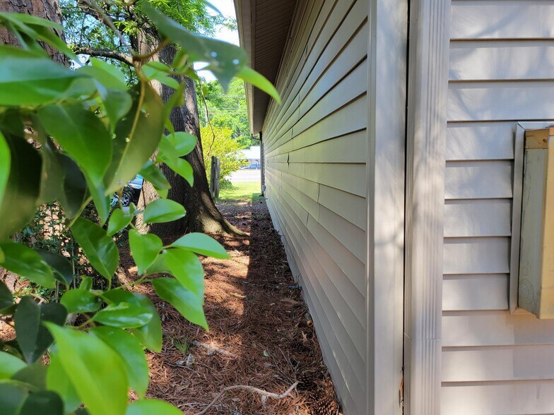 More Photos Of 2708 E 10th St, Greenville Office For Sale