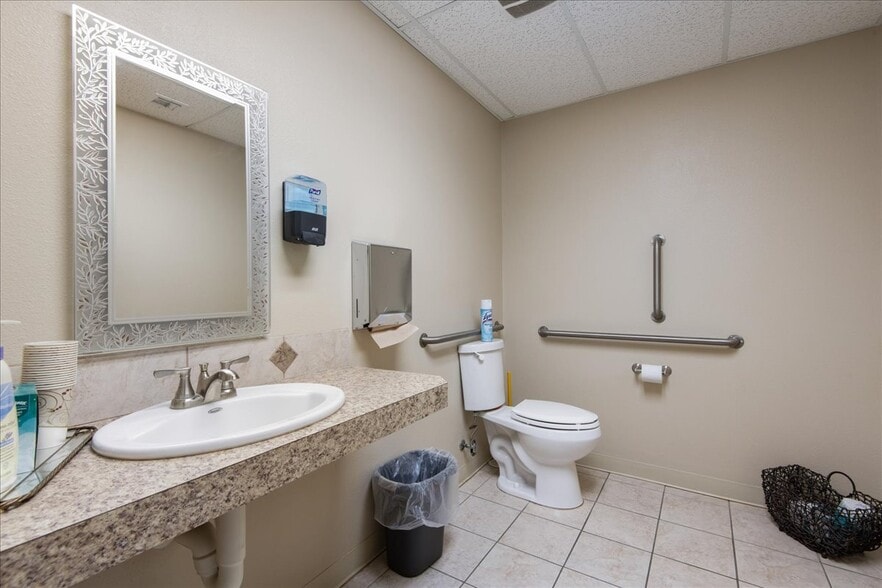 More Photos Of 110 N Cascade St, Kennewick Flex For Sale