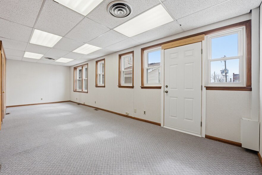 More Photos Of 29 Jarvis St, Fort Erie Office For Sale