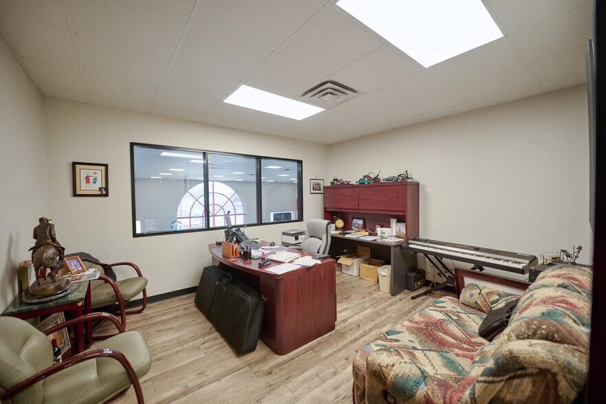 More Photos Of 1902 E Central Texas Expy, Killeen Auto Dealership For Sale