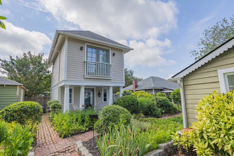 More Photos Of 65 Tavern Rd, Irvington Hotel For Sale