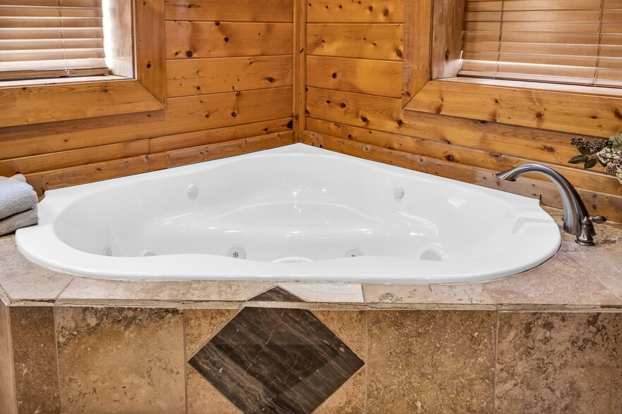 More Photos Of 301 School St, Tellico Plains Freestanding For Sale