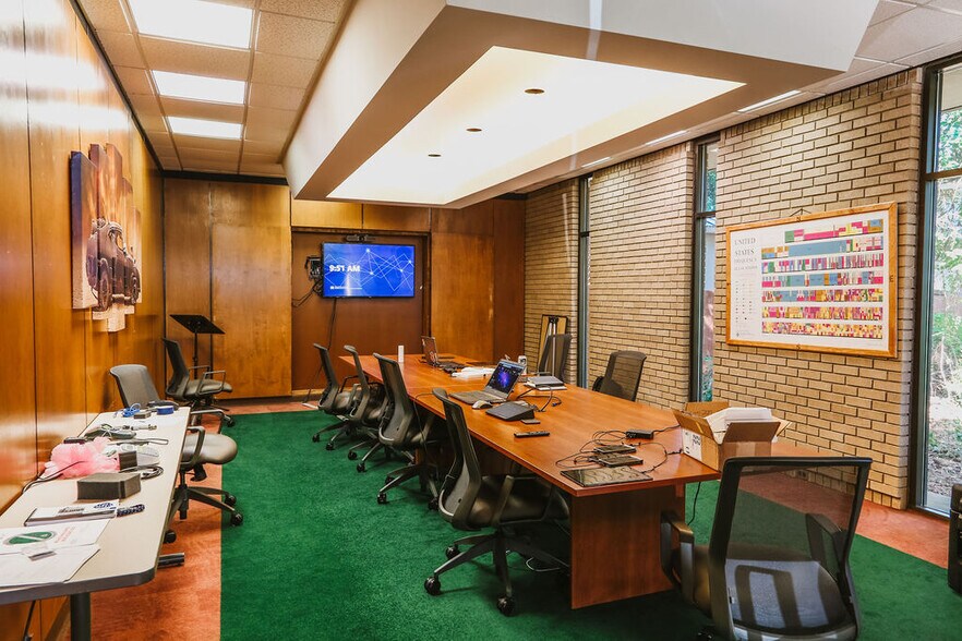 More Photos Of 130 Lexington Ln, Southern Pines Office For Sale