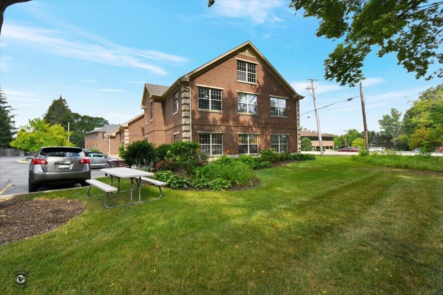 More Photos Of 1155 S Washington St, Naperville Loft Creative Space For Lease