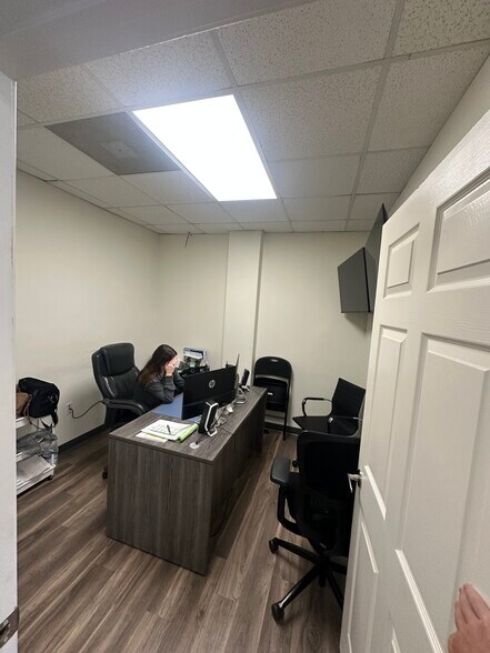 More Photos Of 4413 Mendi Ct, Suwanee Warehouse For Lease
