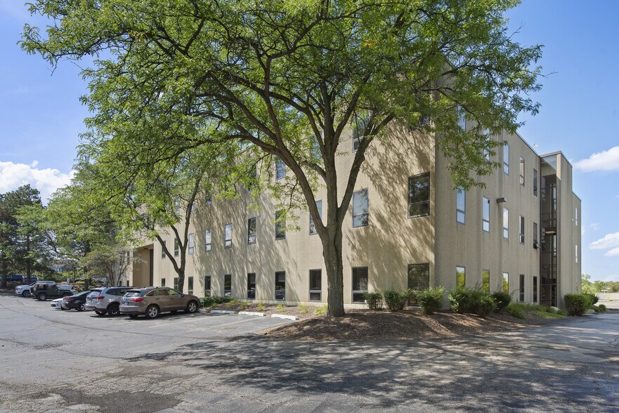 More Photos Of 1250 S Grove Ave, Barrington Unknown For Lease