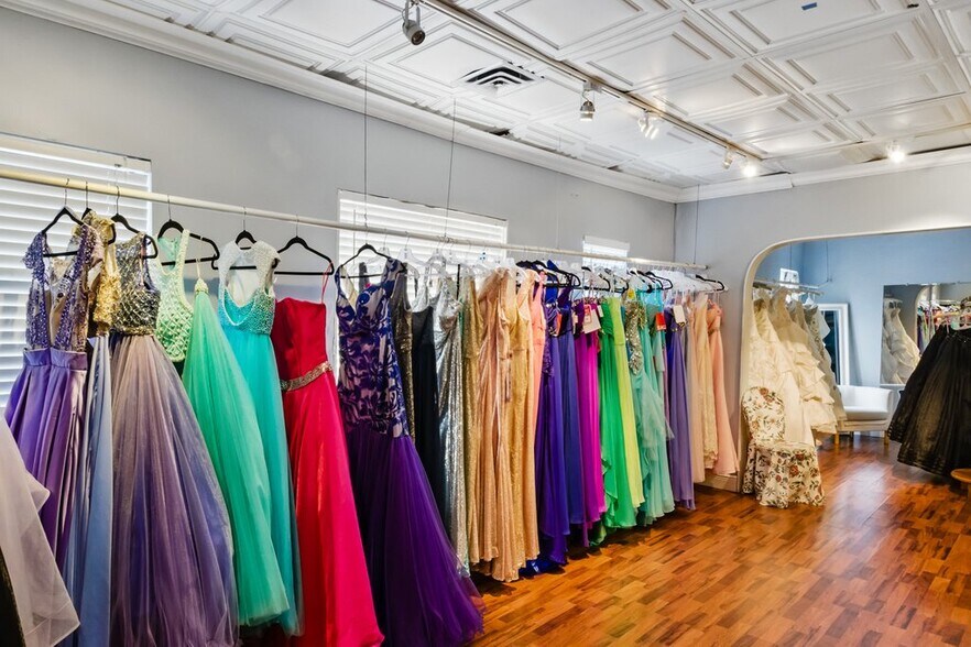 More Photos Of 4066 Broward Blvd, Fort Lauderdale Storefront Retail Office For Sale