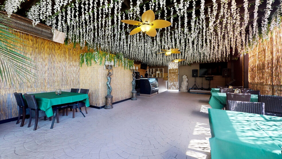 More Photos Of 6500 Foothill Blvd, Tujunga Restaurant For Sale