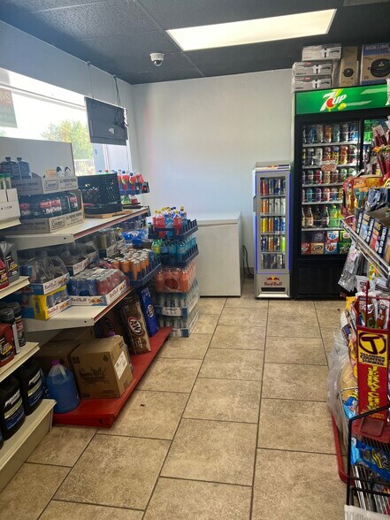 More Photos Of 600 E Main St, Geronimo Convenience Store For Sale
