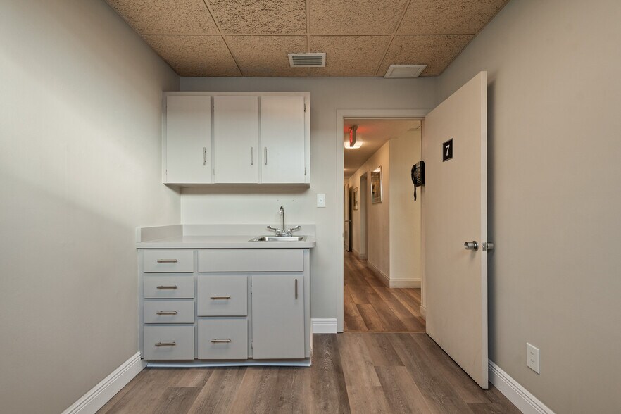 More Photos Of 3027 Aloma Ave, Winter Park Medical For Lease