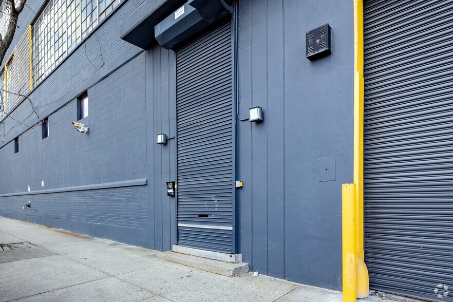 More Photos Of 58-30 Grand Ave, Maspeth Warehouse For Lease