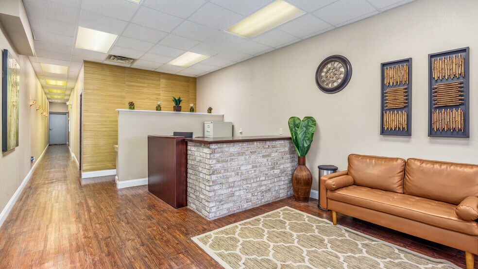 More Photos Of 206-216 E Ludington St, Iron Mountain Medical For Sale