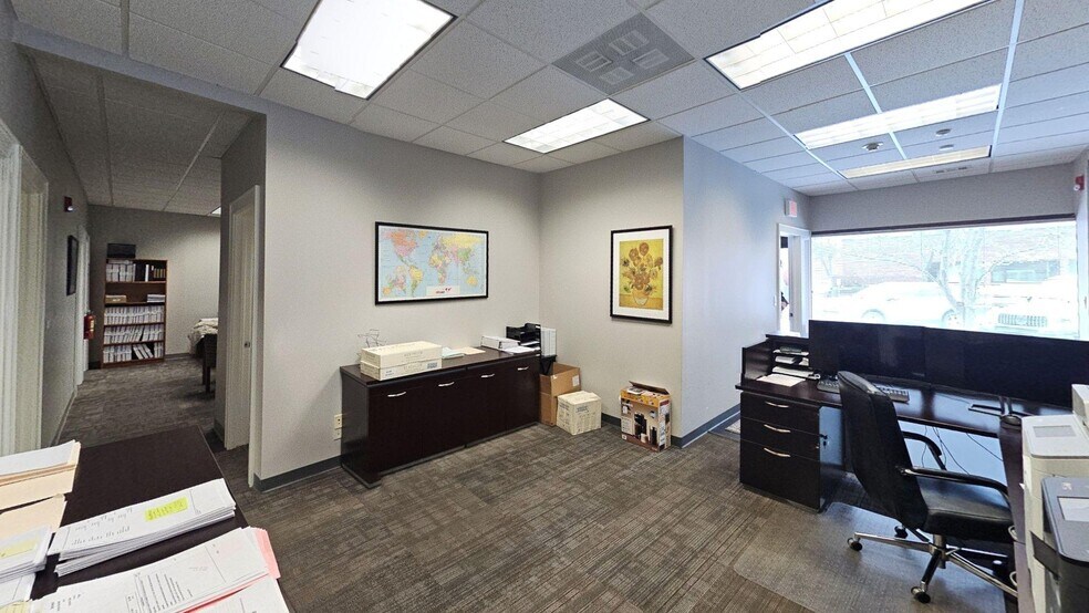 More Photos Of 666 Dundee Rd, Northbrook Office For Sale