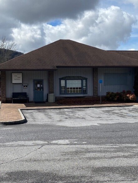 More Photos Of 2700 S Roan St, Johnson City Office For Sale