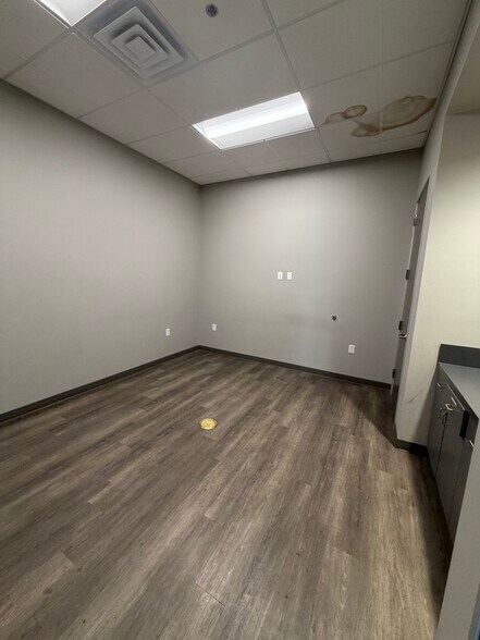 More Photos Of 4670 W Silverado Ranch Blvd, Las Vegas Warehouse For Lease