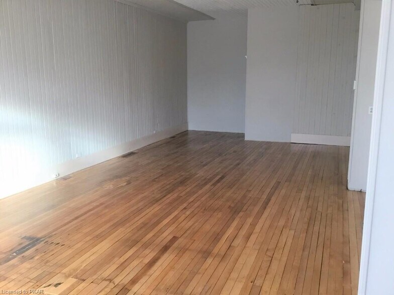 More Photos Of 41 King St E, Kawartha Lakes General Retail For Lease