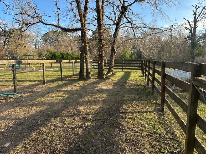 More Photos Of 8911 West Ln, Magnolia Office For Sale