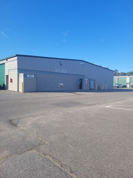 More Photos Of 2424 Castleton Commerce Way, Virginia Beach Self Storage For Lease