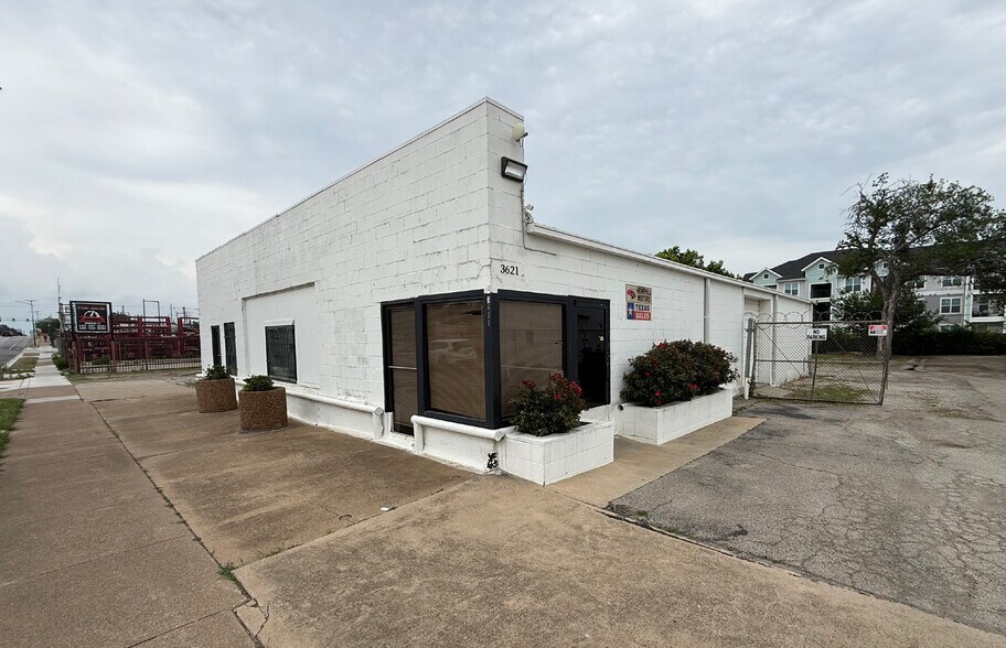 More Photos Of 3621-3623 Hemphill St, Fort Worth Industrial For Lease
