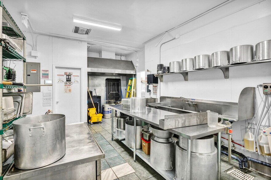 More Photos Of 2021 E Charleston Blvd, Las Vegas Storefront Retail Office For Lease