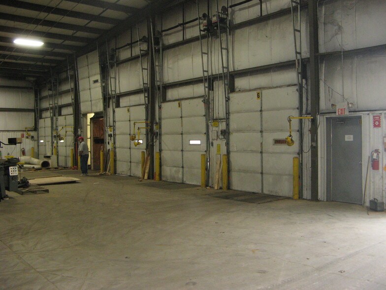 More Photos Of 160 W Park St, Gillett Warehouse For Sale