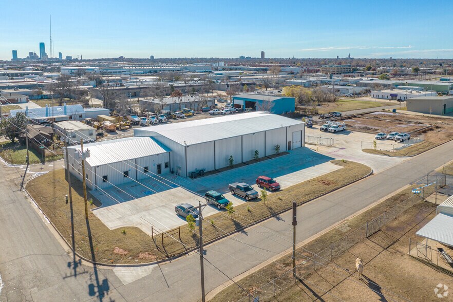 More Photos Of 320 NE 39th Ter, Oklahoma City Flex For Lease