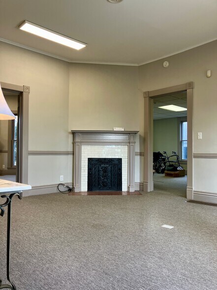 More Photos Of 12211 Old Shelbyville Rd, Louisville Loft Creative Space For Lease