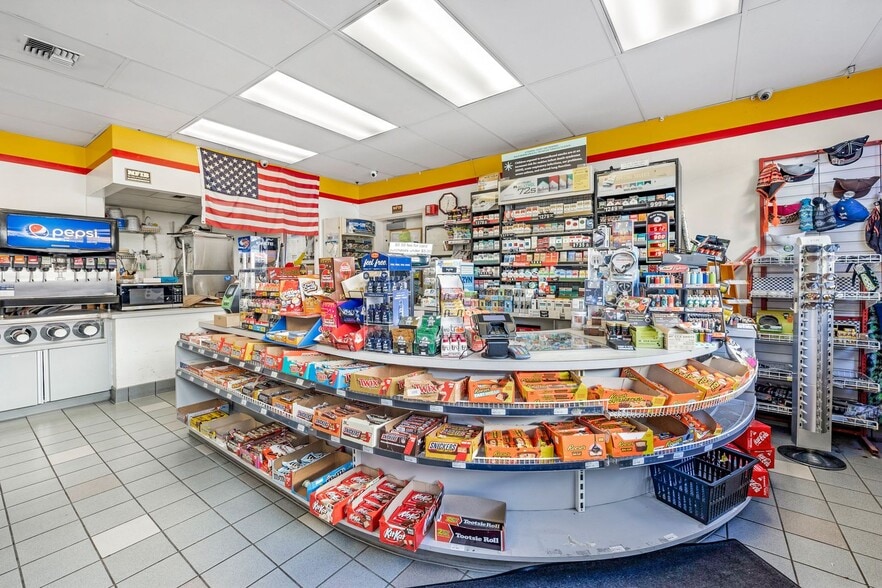 More Photos Of 1105 2nd St, Snohomish Service Station For Sale
