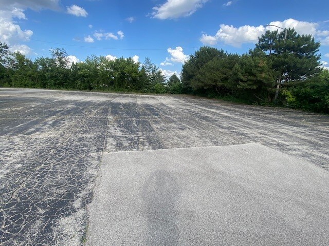 More Photos Of 21445 Gumina Rd, Brookfield Restaurant For Sale