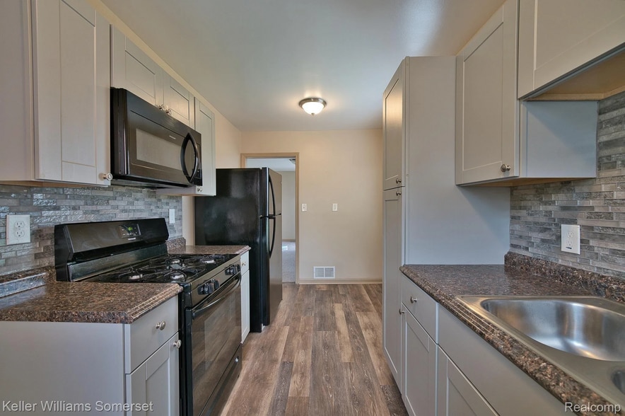 More Photos Of 51 Spokane Dr, Pontiac Apartments For Sale