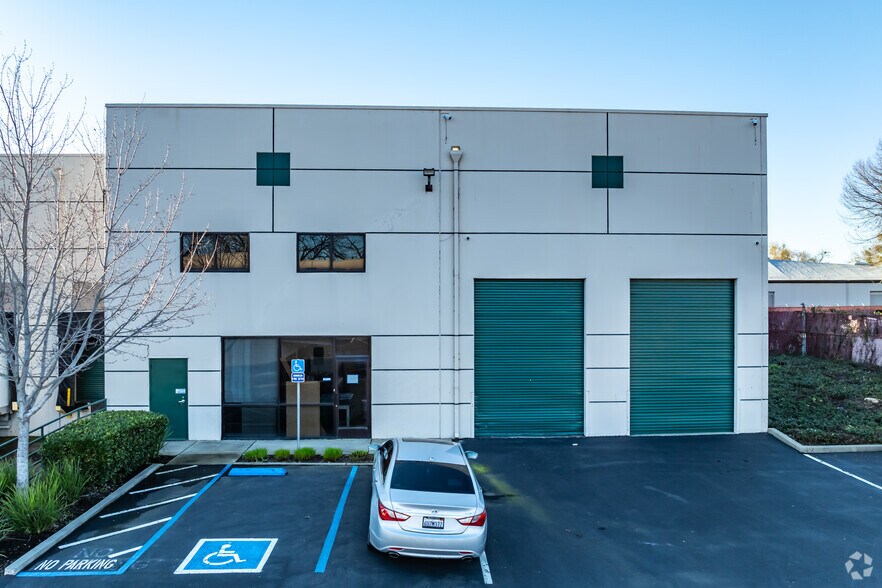 More Photos Of 1059 Vine St, Sacramento Warehouse For Lease