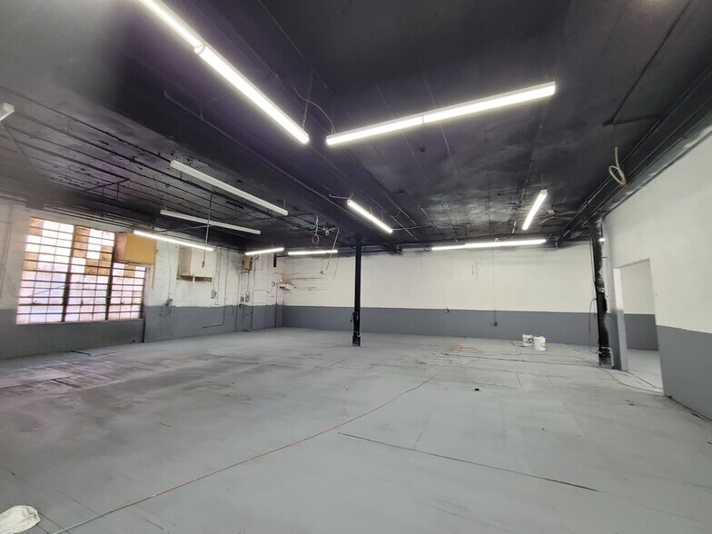 More Photos Of 830 Barry St, Bronx Warehouse For Lease