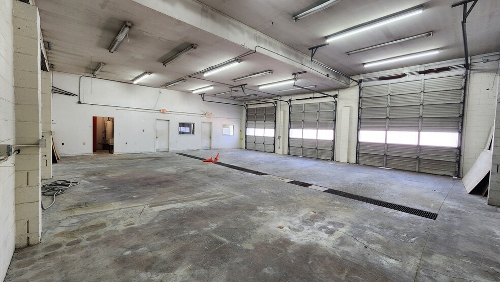 More Photos Of 313 C Oak Ridge Tpke, Oak Ridge Office For Sale