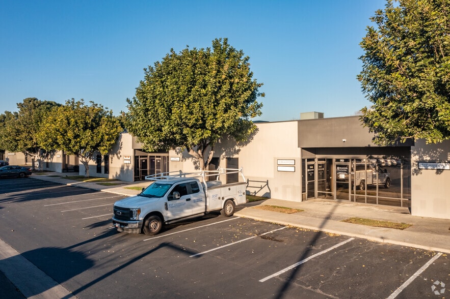 More Photos Of 3629 W MacArthur Blvd, Santa Ana Light Manufacturing For Lease