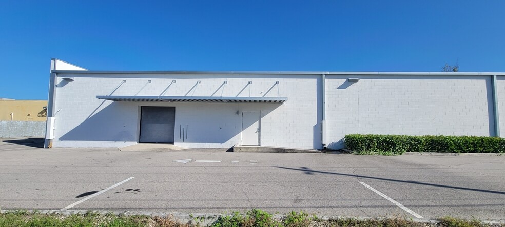 More Photos Of 2160 Colonial Blvd, Fort Myers Medical For Lease