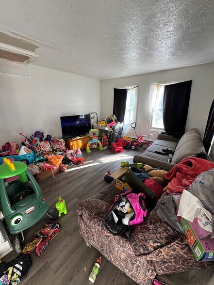 More Photos Of 509 Last Resort Ct, Cumberland Multifamily For Sale