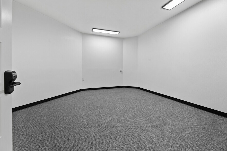 More Photos Of 2008 W Dorothea Ave, Visalia Freestanding For Lease