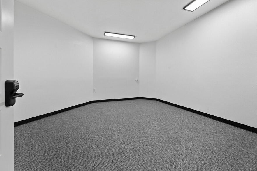 More Photos Of 2008 W Dorothea Ave, Visalia Freestanding For Sale