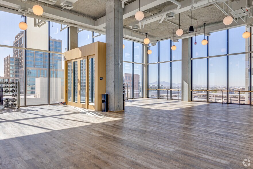 More Photos Of 200 W Monroe St, Phoenix Coworking Space